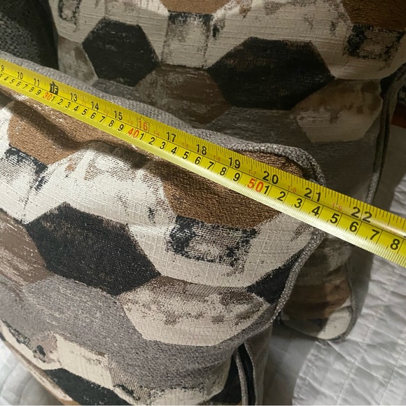 Geometric Pattern Throw Pillow (4) - Picture 4 of 4